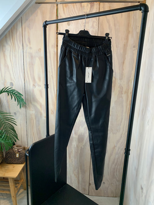 Nr 117 letterlook broek Ambika