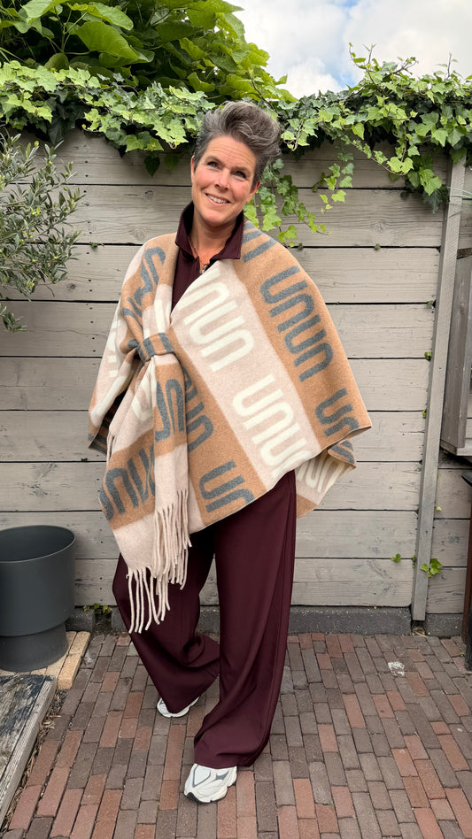 Poncho Saskia