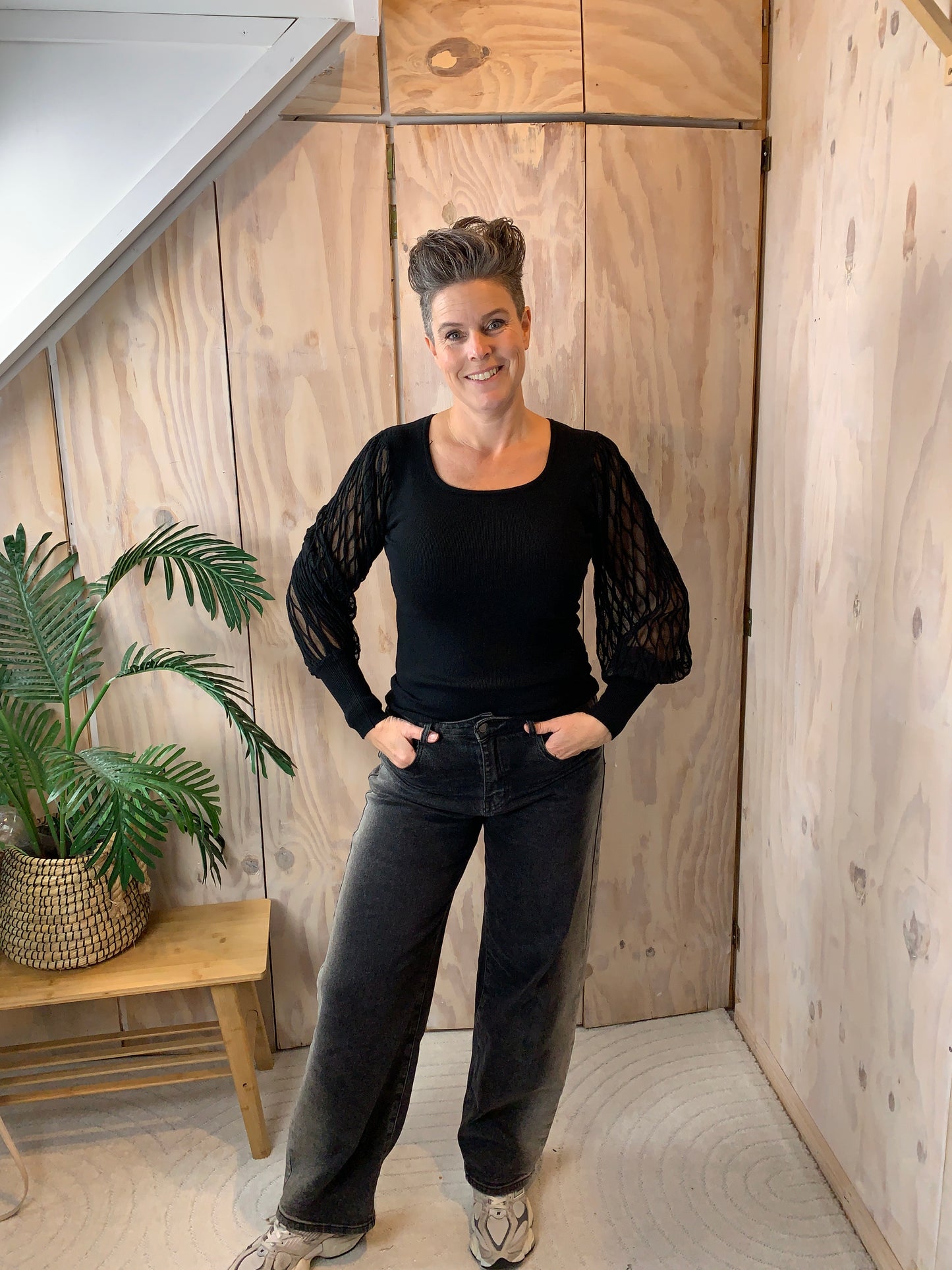 Nr131 truitje met opengewerkte mouw