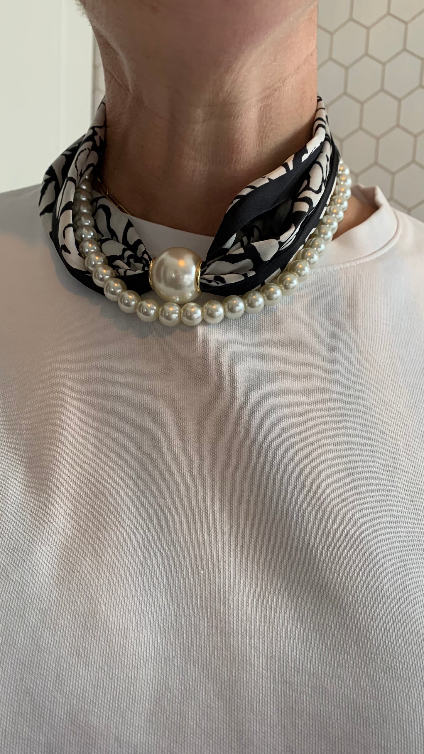 Sjaaltje parel met ketting