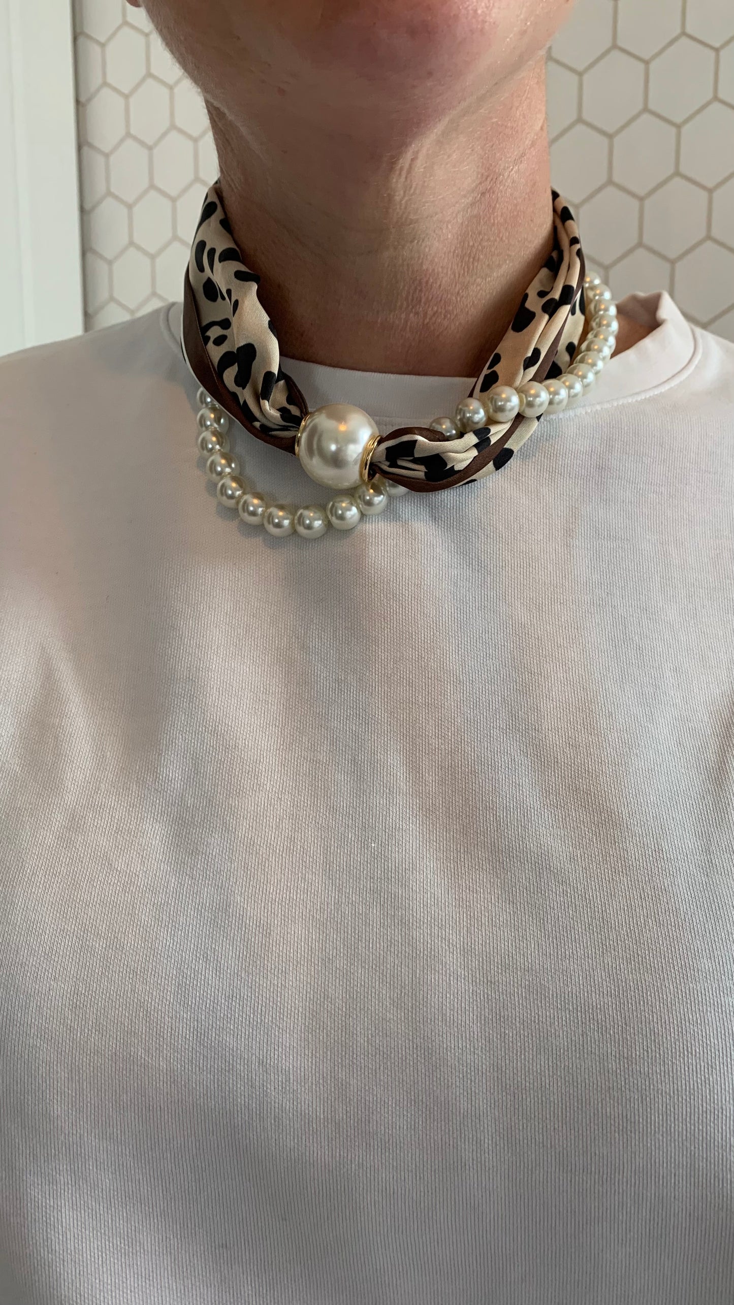 Sjaaltje parel met ketting